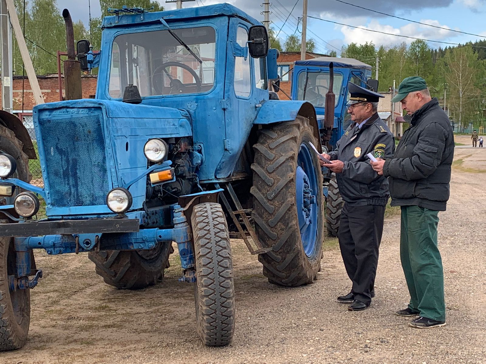 В Агрызском районе продолжается месячник технического осмотра самоходных  машин и прицепов | 18.05.2024 | Агрыз - БезФормата