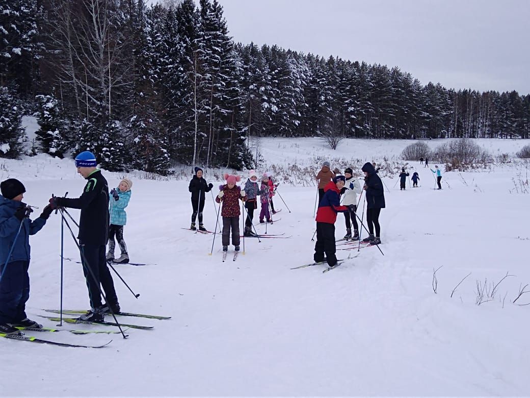 К лыжным гонкам  "Пелемеш-лыжня"  присоединились представители всех возрастов
