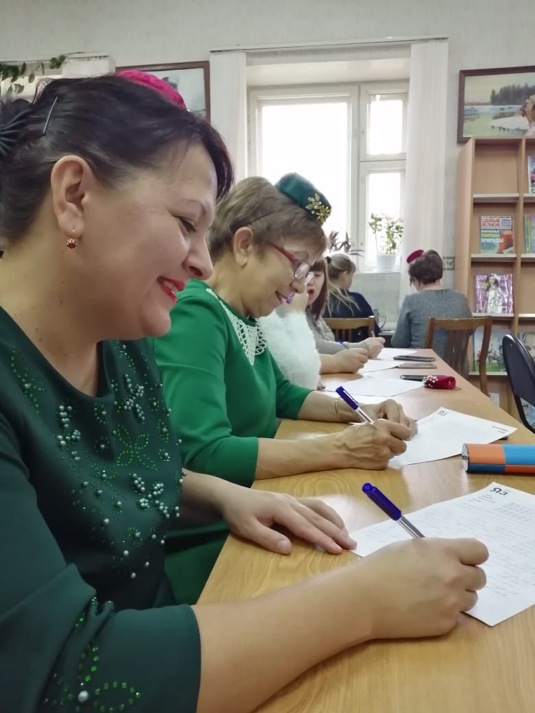 Сегодня в Агрызском районе около 700 человек проверили свои знания татарского языка
