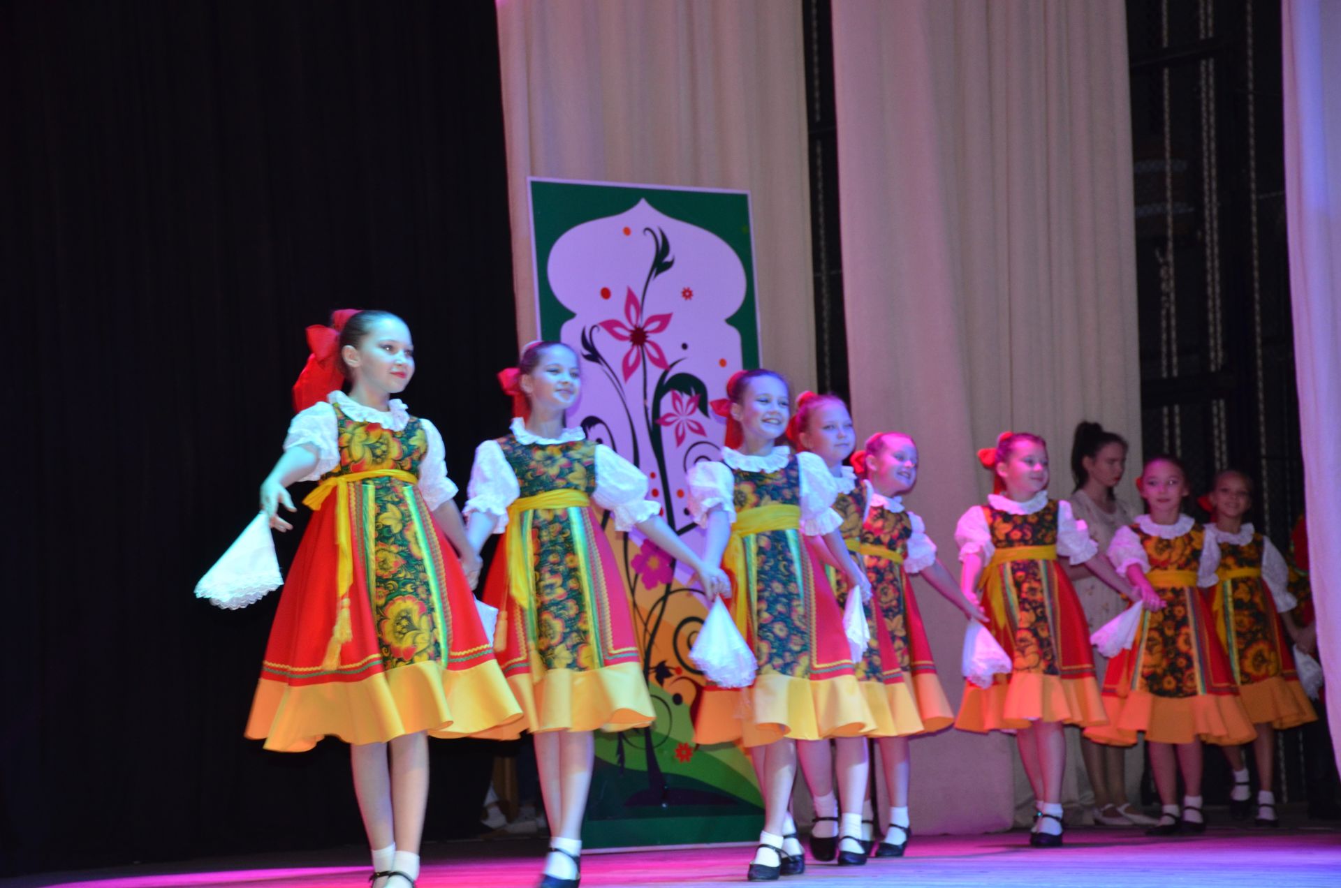 В Агрызе состоялся праздничный концерт в честь Дня матери + ФОТО