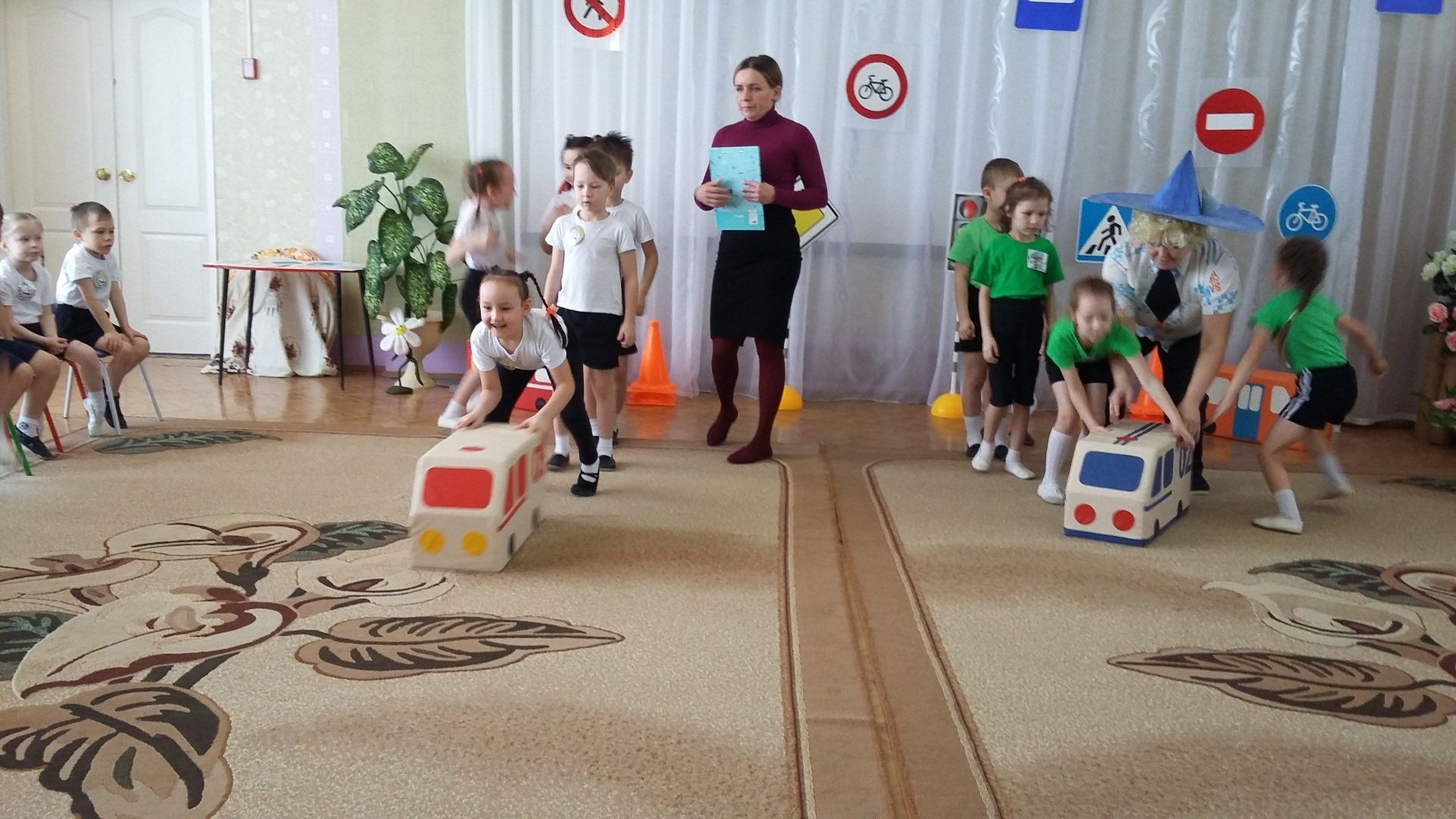 В детском саду №6 прошло развлекательное мероприятие для детей "В стране дорожных знаков"