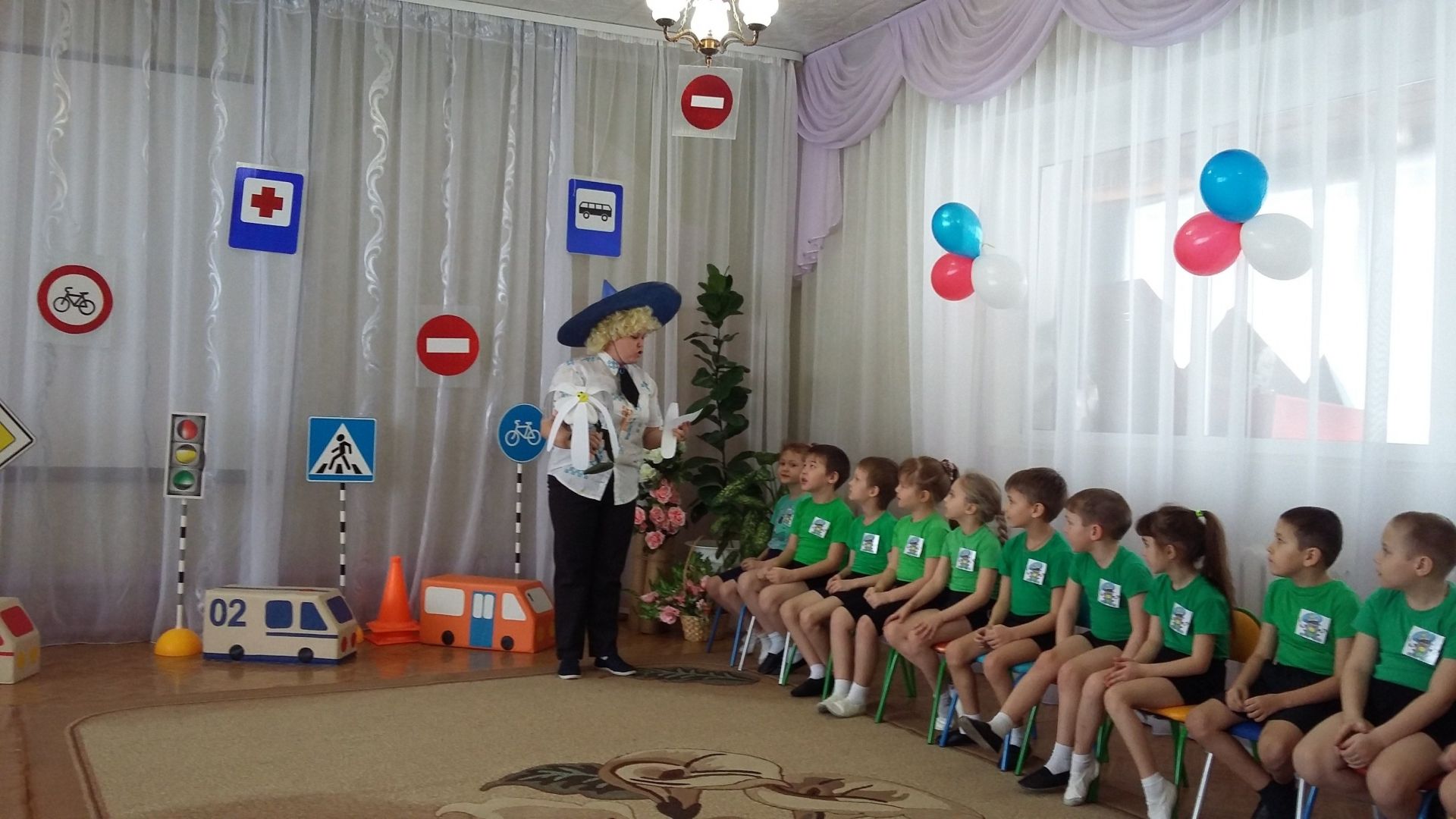 В детском саду №6 прошло развлекательное мероприятие для детей "В стране дорожных знаков"
