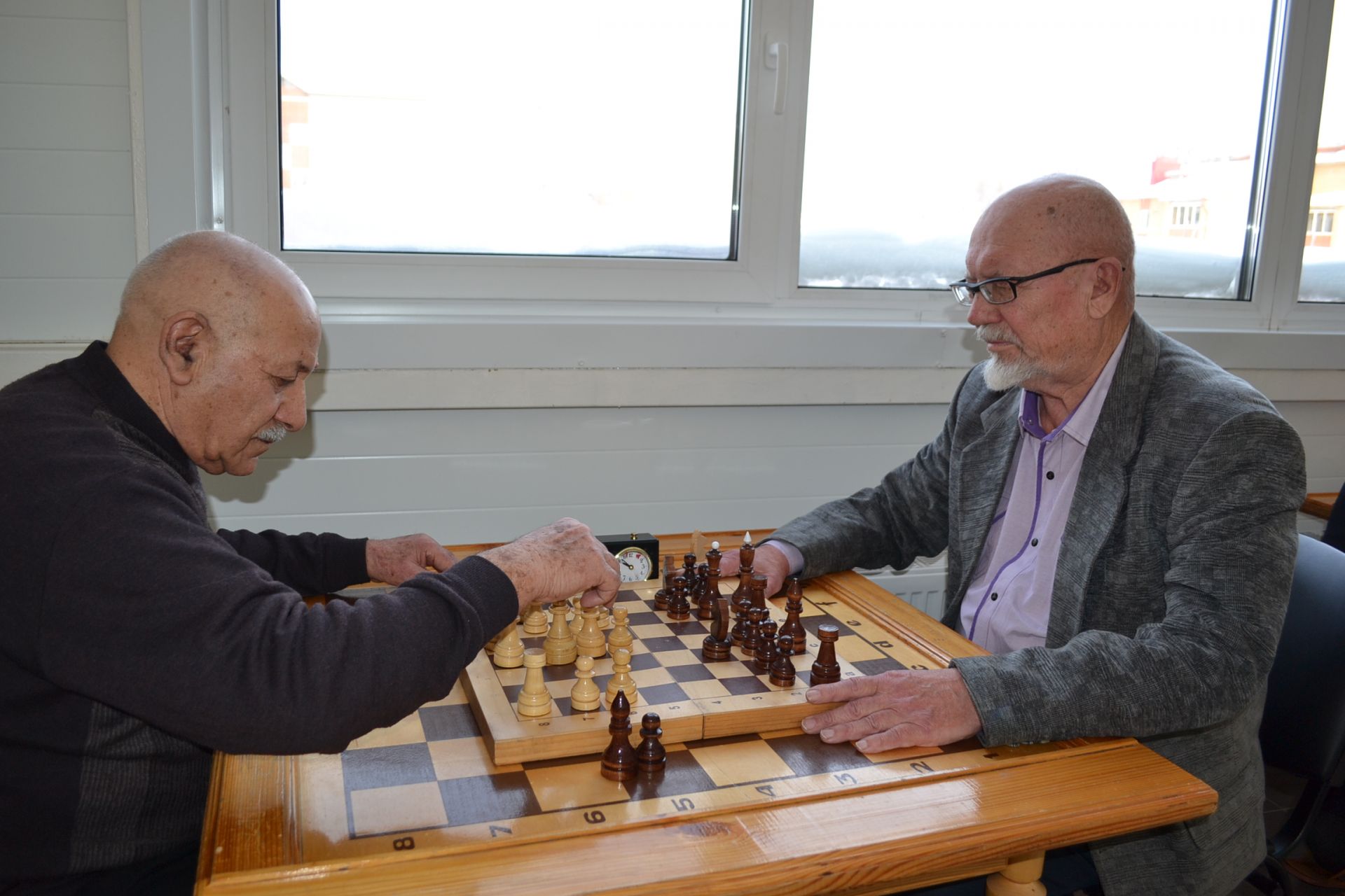 Сегодня в Агрызе проходит турнир по шахматам и шашкам среди пенсионеров