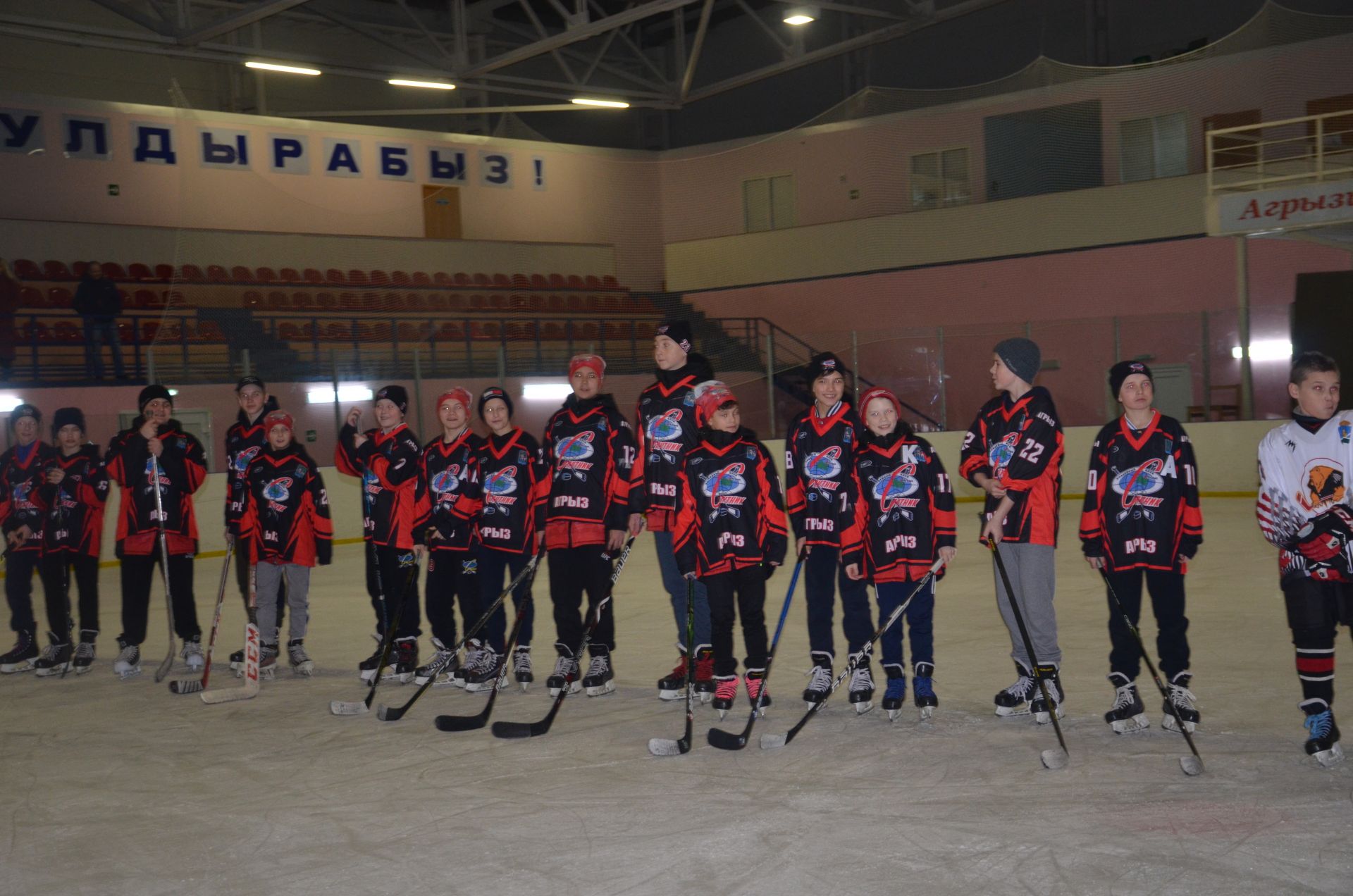 Әгерҗенең яшь хоккейчылары ярышта төрле номинацияләрдә бүләкләнделәр