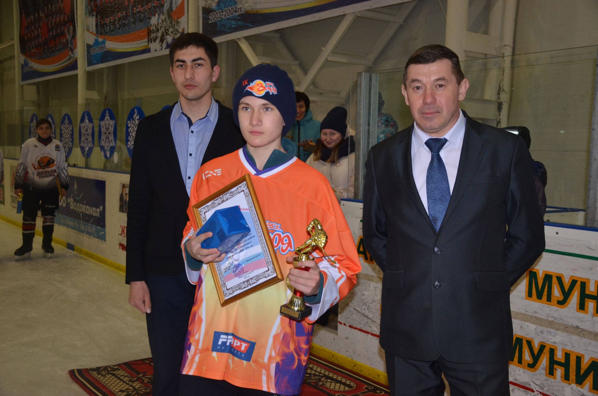 Әгерҗенең яшь хоккейчылары ярышта төрле номинацияләрдә бүләкләнделәр