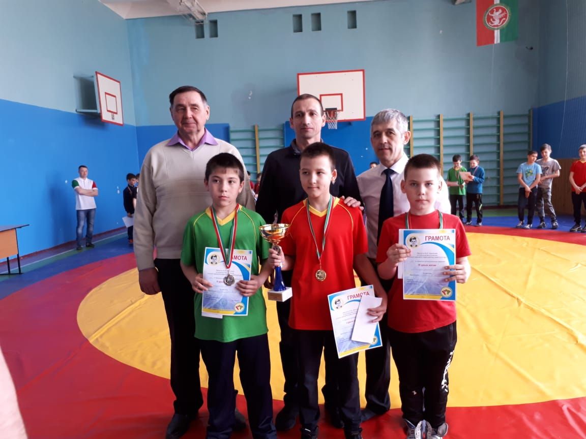 Агрызские борцы стали призерами турнира памяти