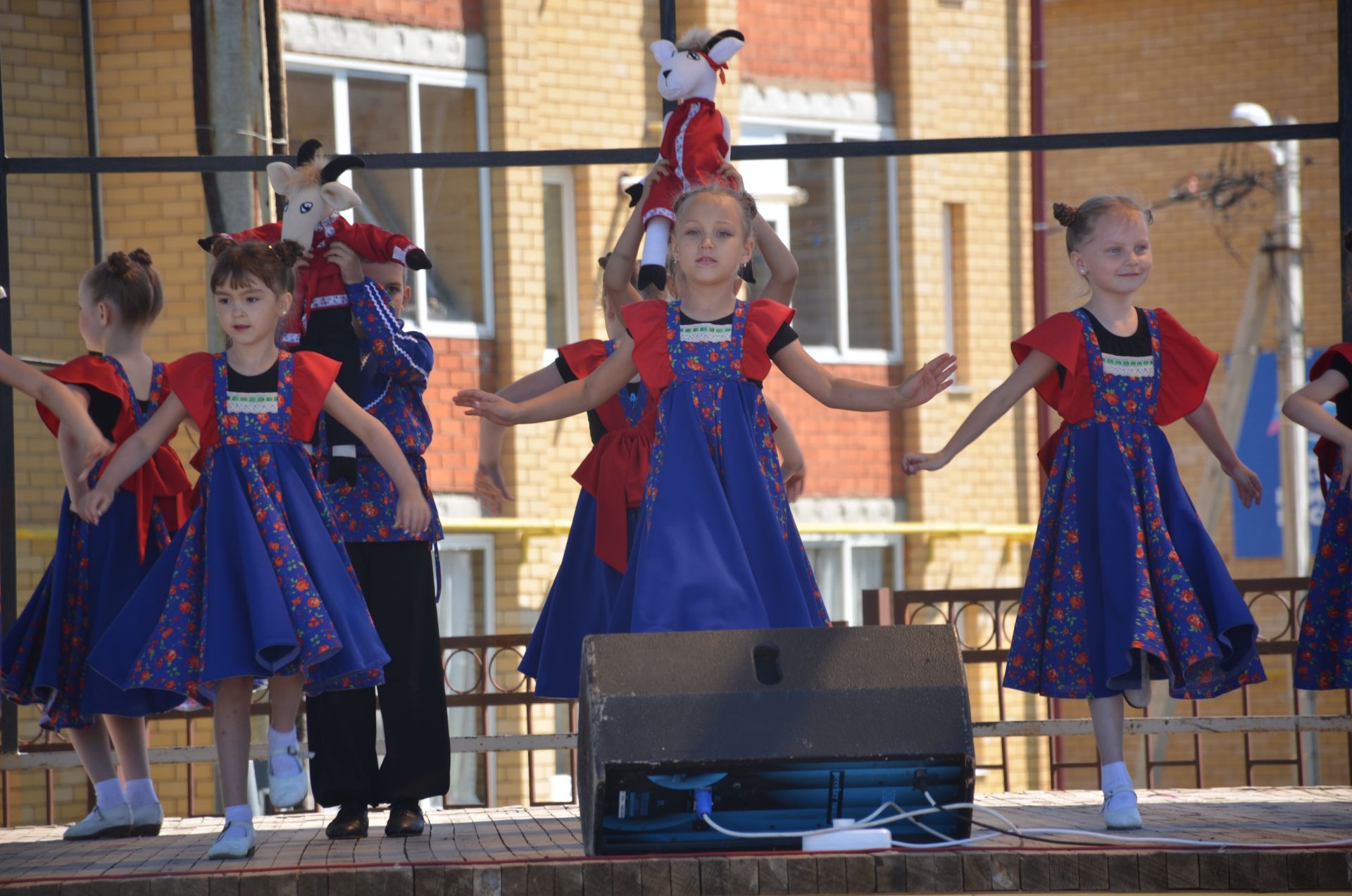 Сегодня в Агрызе прошел праздничный концерт ко Дню защиты детей