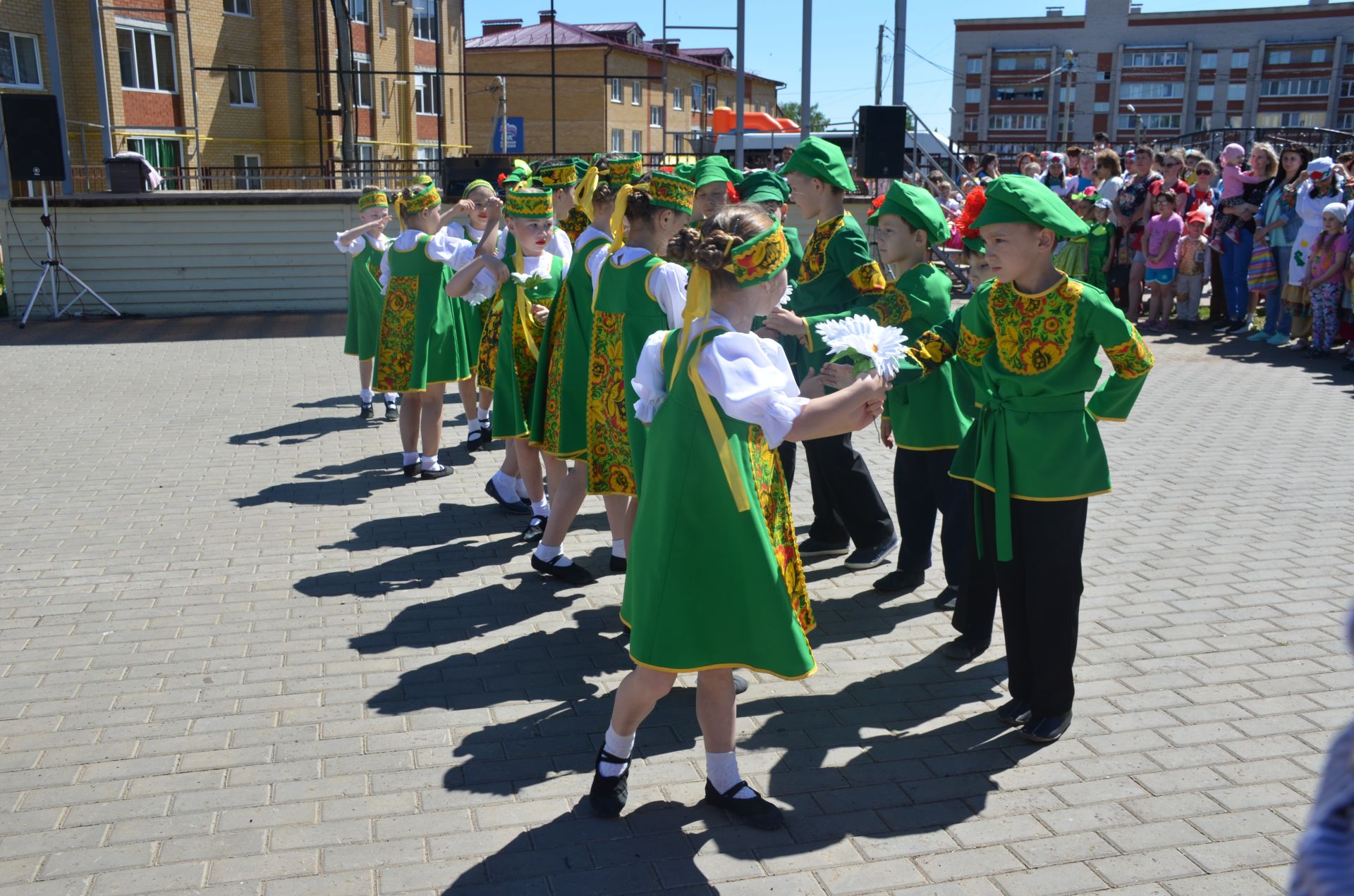 Сегодня в Агрызе прошел праздничный концерт ко Дню защиты детей