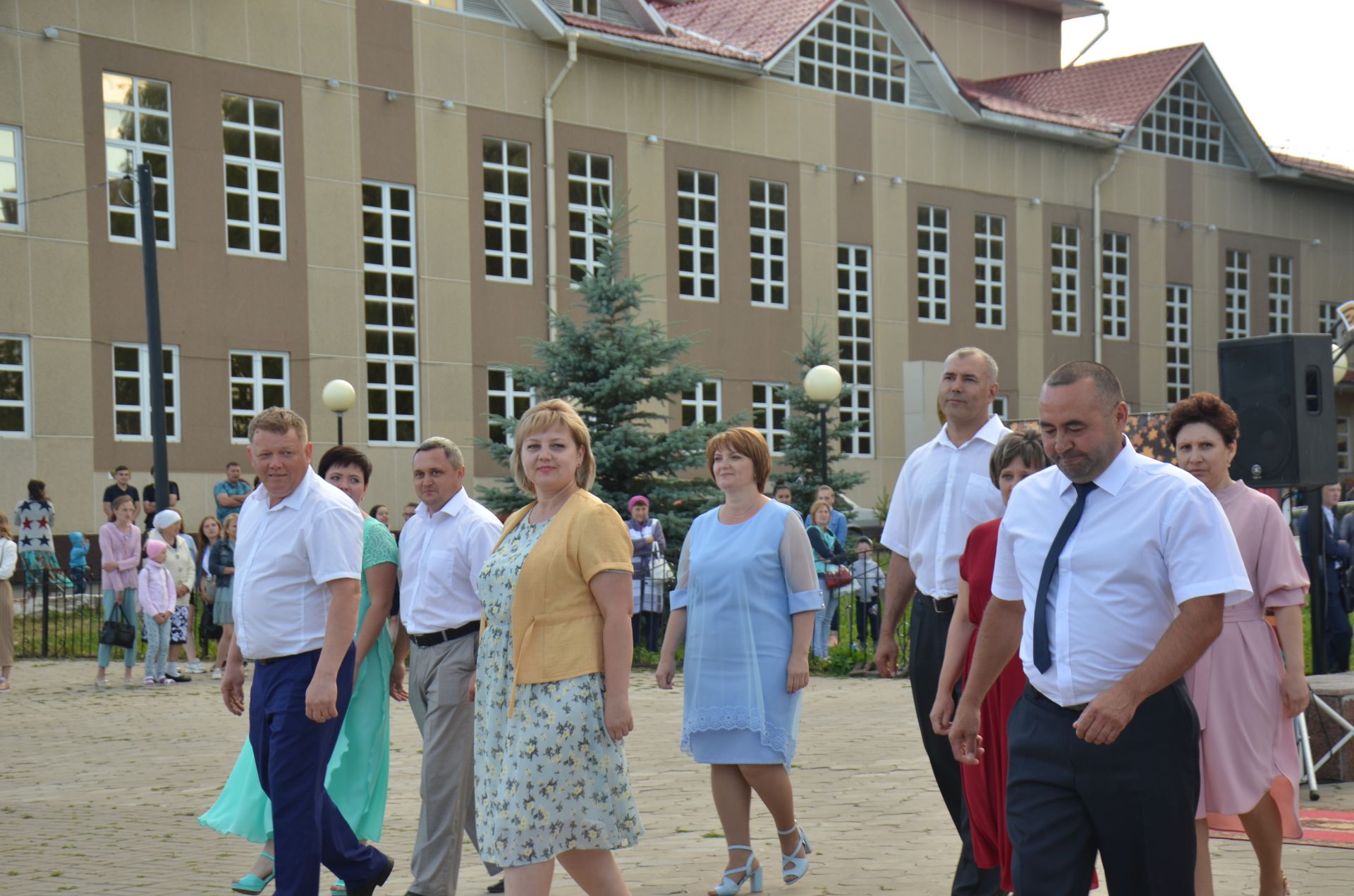 Душевные поздравления от родителей учителей выпускникам Агрызского района