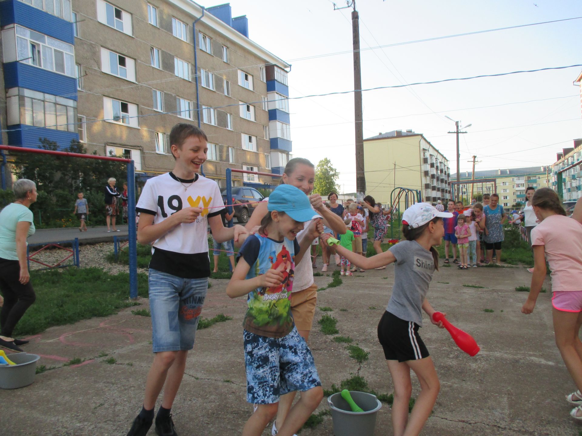 Актив ТОС «Альфа» организовал в своем дворе дома №2а по ул.М.Горького веселый спортивный праздник