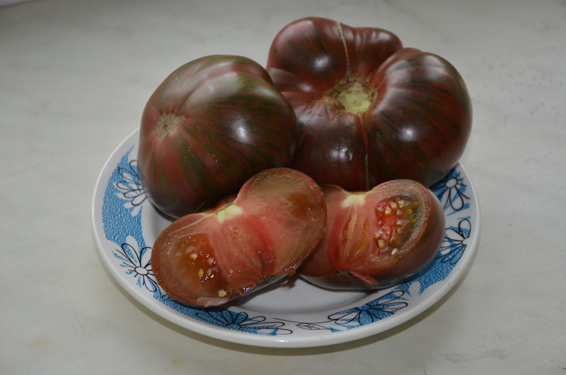 В нелегкий томатный сезон 2019 года томаты-экзоты впечатляют своей гиперурожайностью