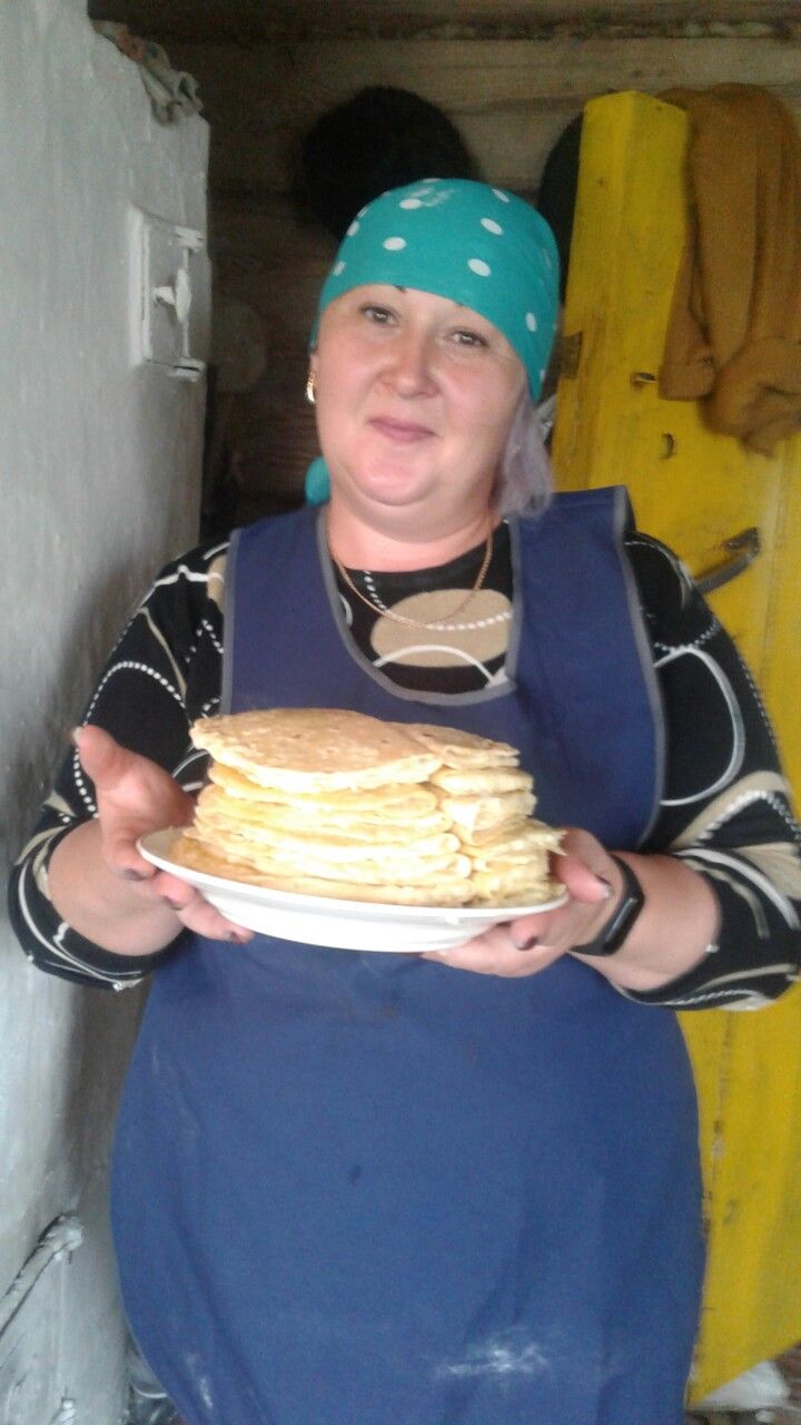 Кадыбашские работники культуры угостили односельчан-инвалидов кыстыбеями