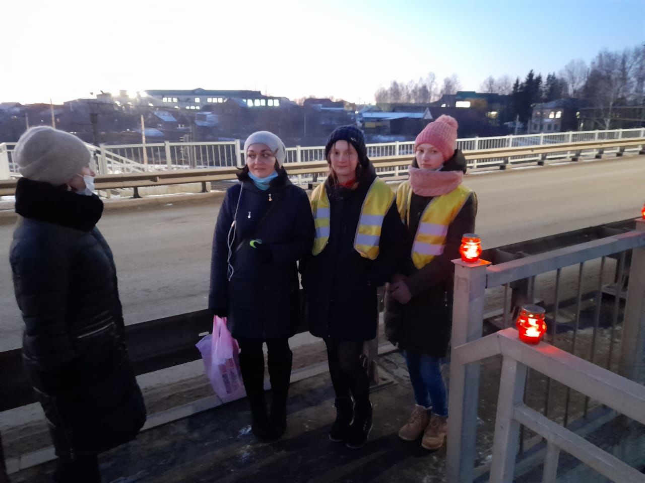 Пешеходам в Агрызе рассказали о необходимости использования световозвращающих элементов