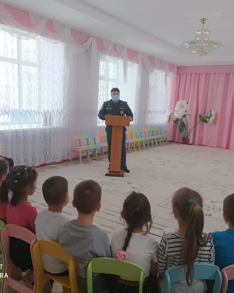 В Татарстане 5-летнюю девочку наградили за сохранение жизни людей