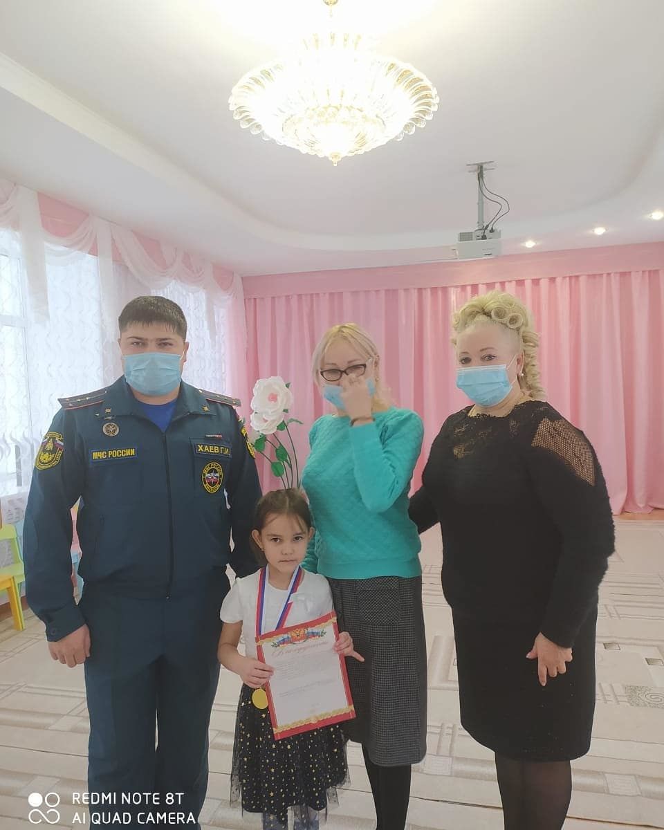В Татарстане 5-летнюю девочку наградили за сохранение жизни людей