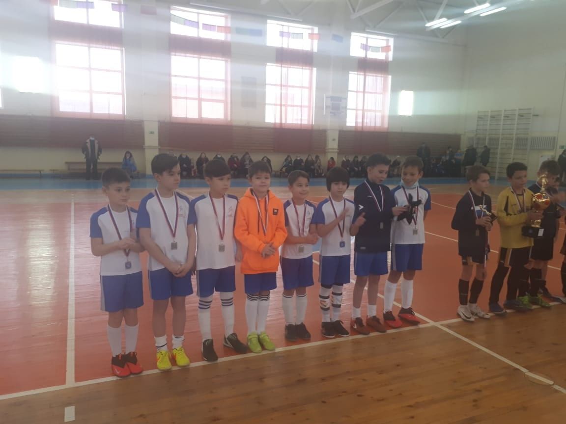 Агрызские спортсмены заняли второе место на турнире по мини-футболу
