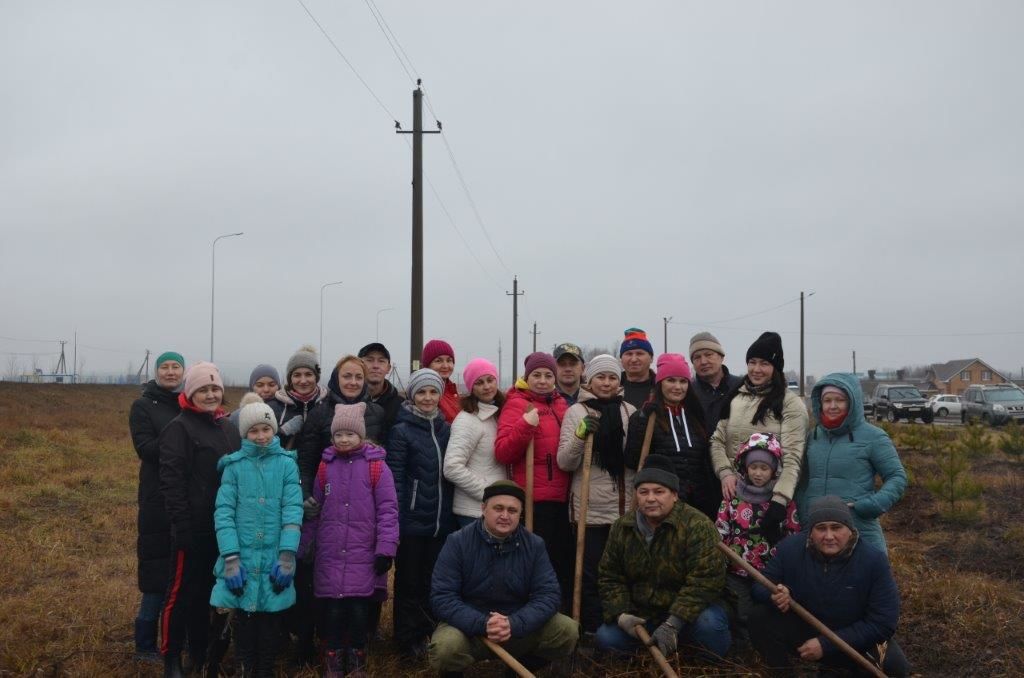В Агрызе высадили 100 деревьев в честь 100-летия ТАССР