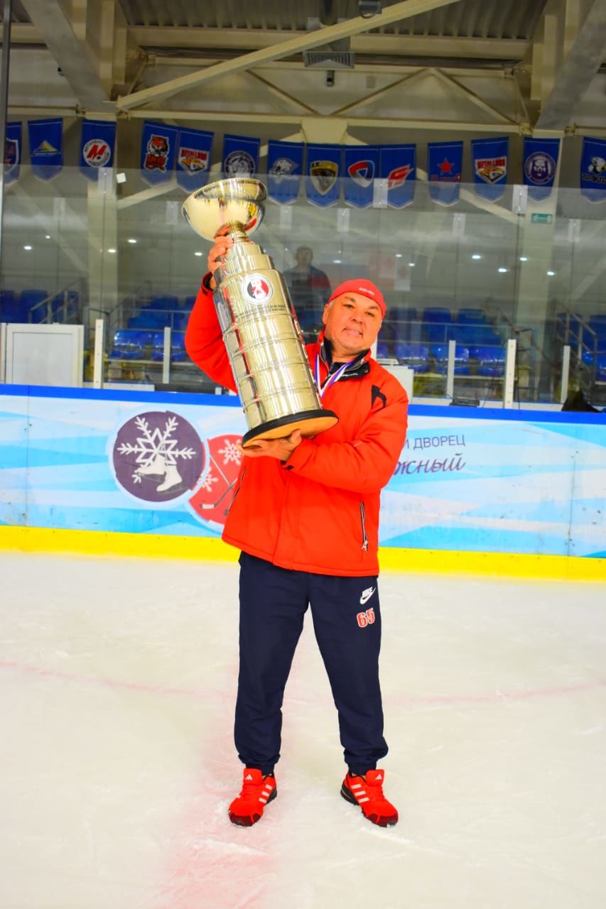 Тренер Агрызской спортшколы Аскат Гарифуллин - чемпион Ижевской хоккейной лиги 2020 года