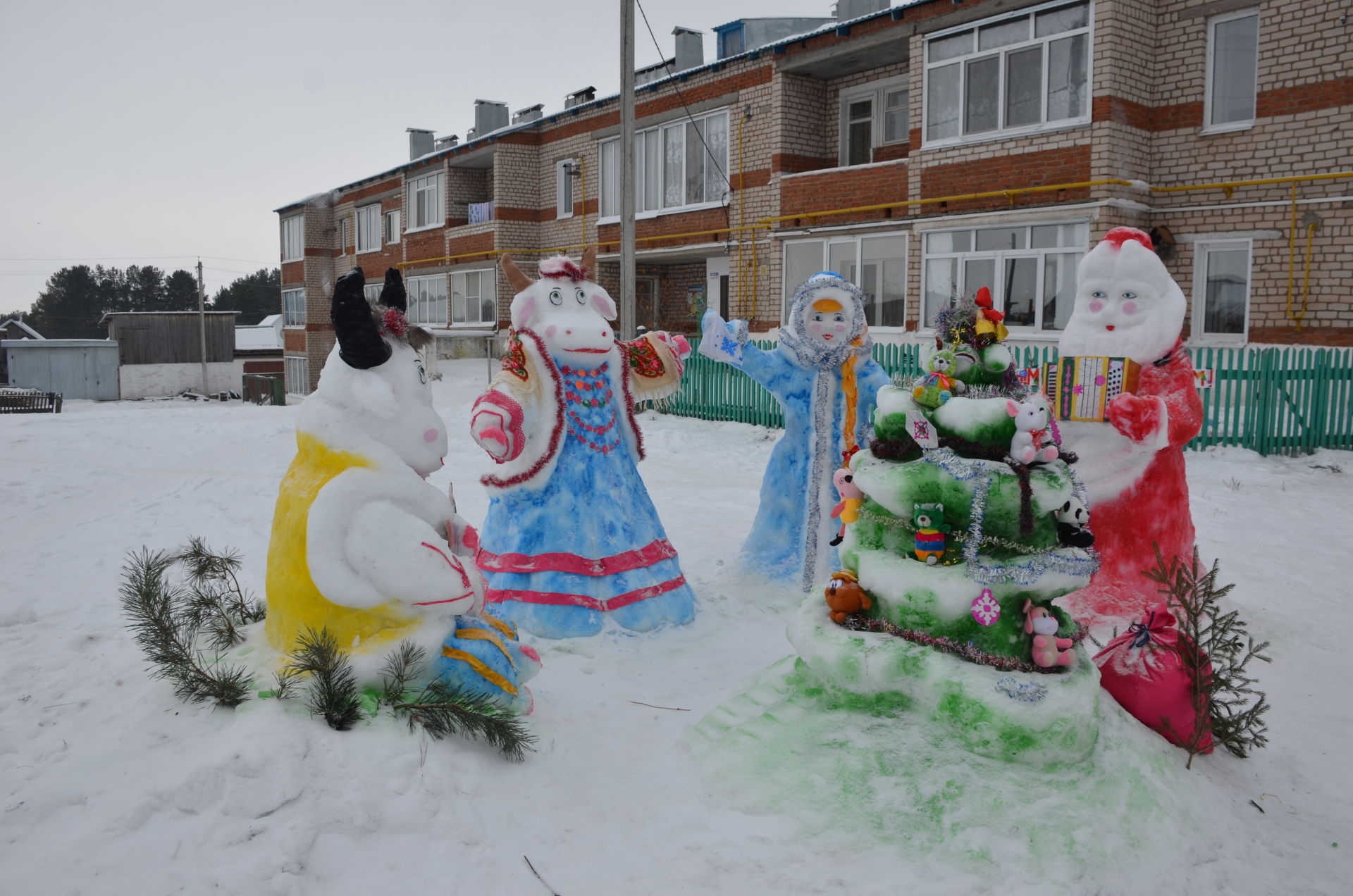 В селе Красный Бор создали настоящую новогоднюю сказку