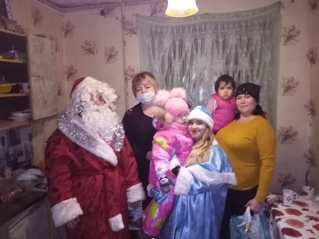 Сотрудники отдела МВД России по Агрызскому району в очередной раз провели акцию «Полицейский Дед Мороз»