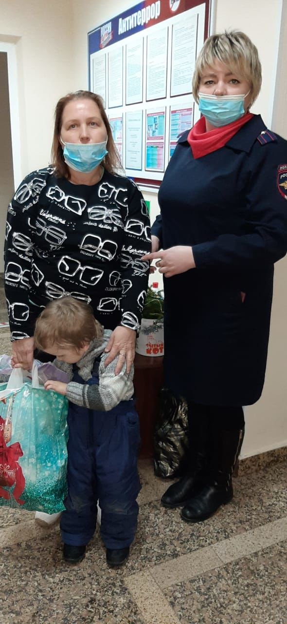 Сотрудники отдела МВД России по Агрызскому району в очередной раз провели акцию «Полицейский Дед Мороз»