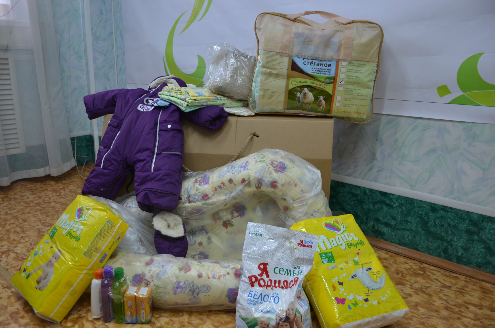Жительнице Агрызского района вручили коробку новорожденного по нацпроекту "Демография"