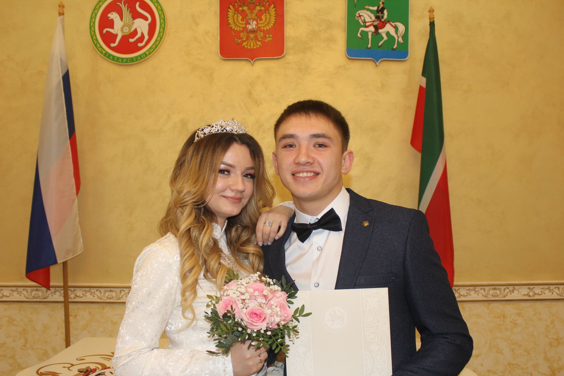 Молодоженам Агрызского района в «зеркальную дату» торжественно вручили юбилейную медаль