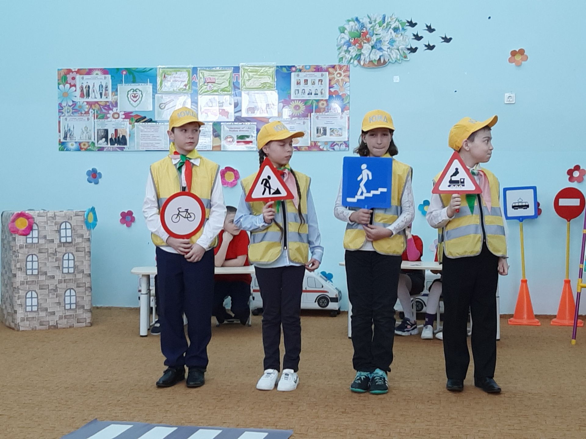 Малышам Агрызского района рассказали правила безопасного поведения на дороге