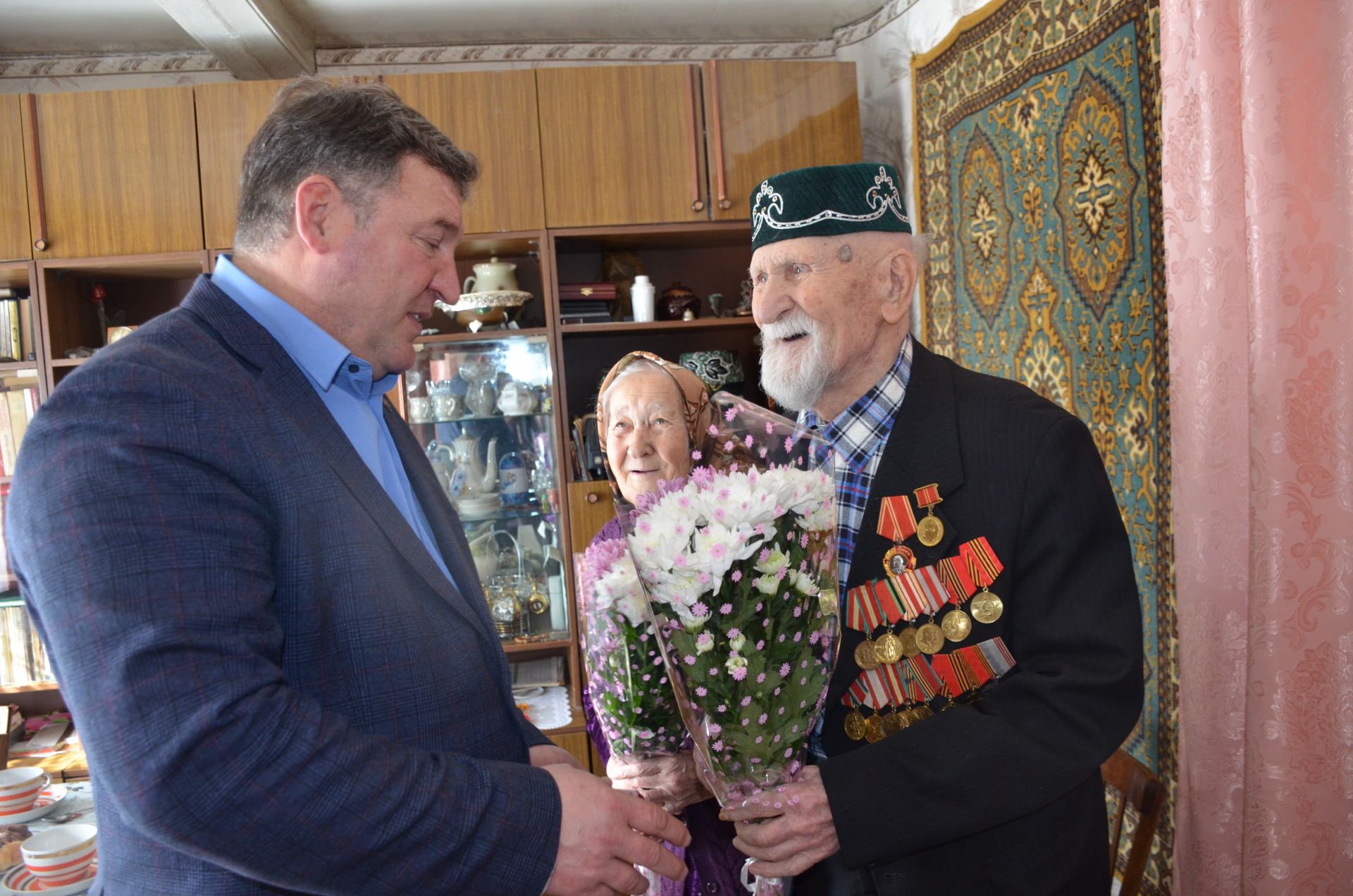 Ветеран Акбашевларга медальләр тапшырылды