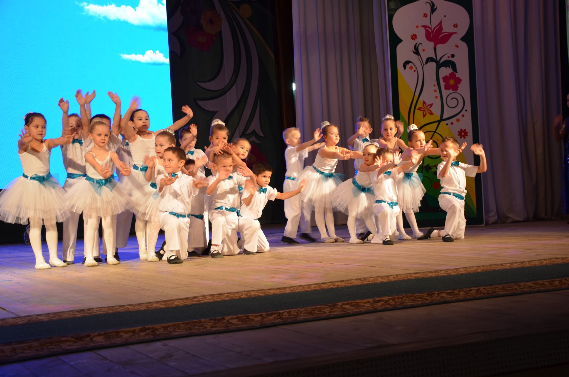 Глава Агрызского района поздравил с Днем работников культуры