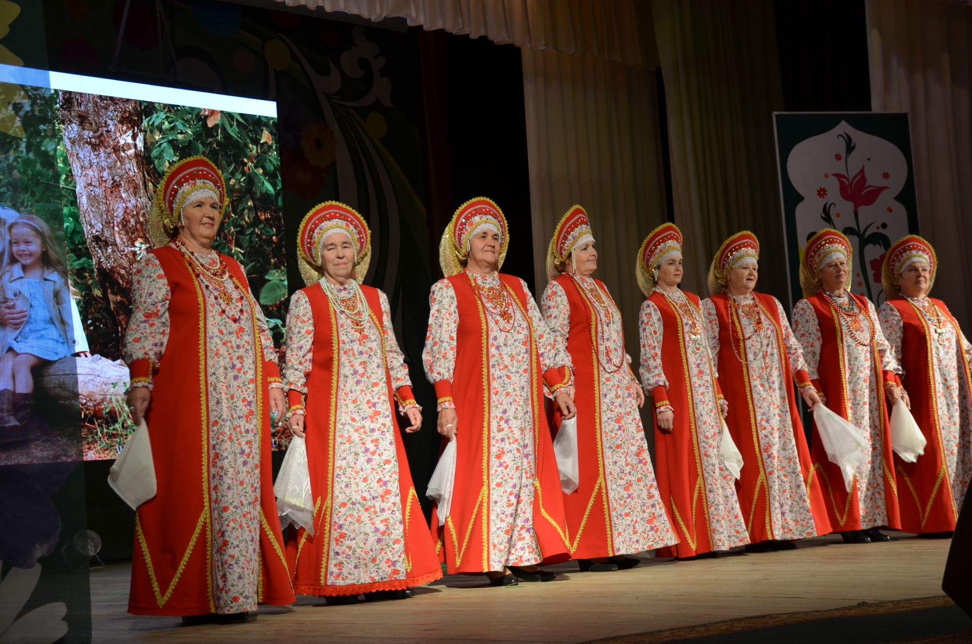 Глава Агрызского района поздравил с Днем работников культуры