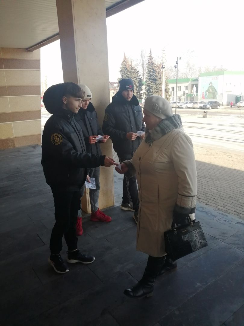 Активисты "Форпост" поздравили жительниц Агрыза с праздником