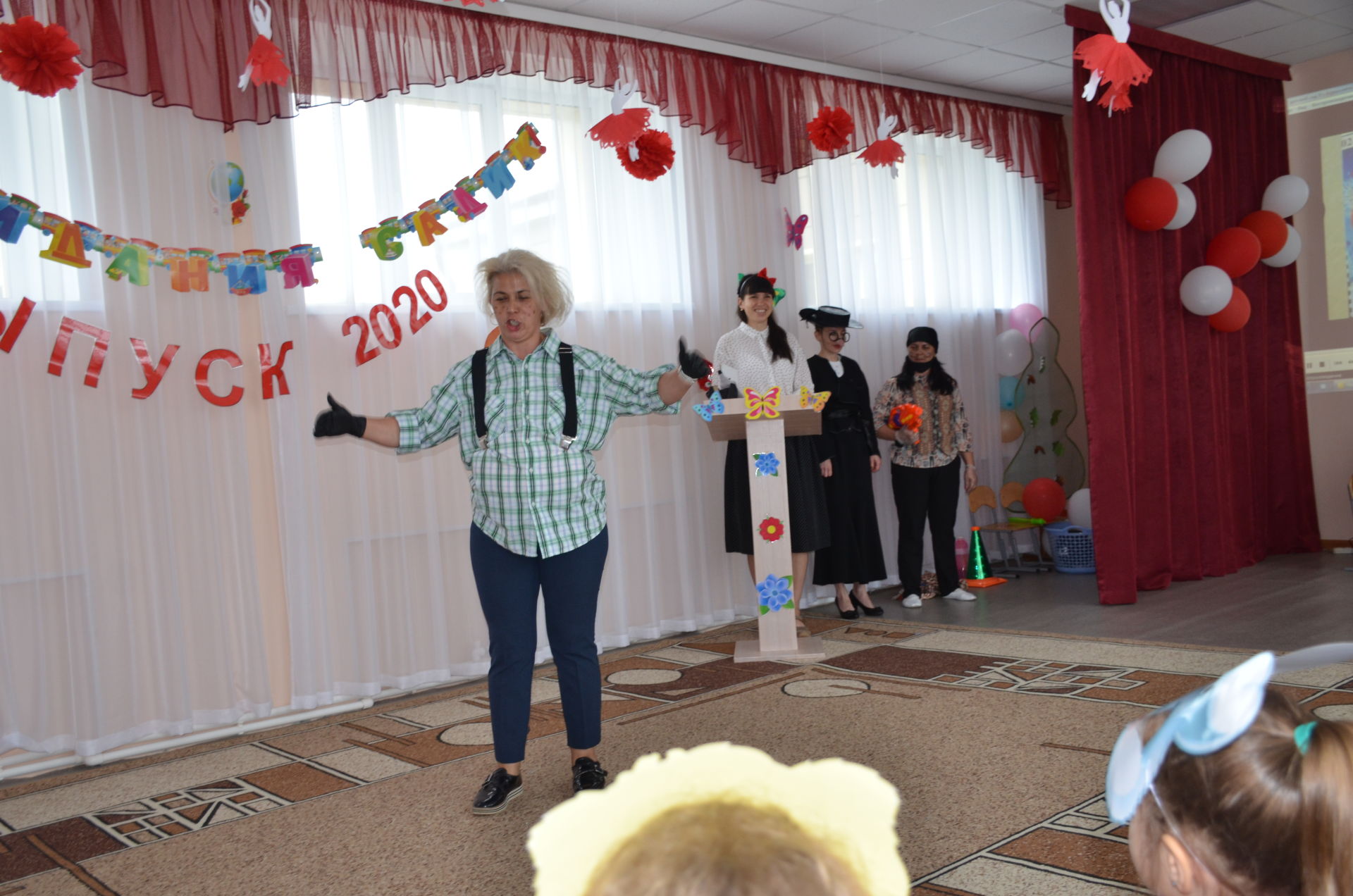 И. О. руководителя районного исполнительного комитета Азат Валеев поздравил детей с праздником