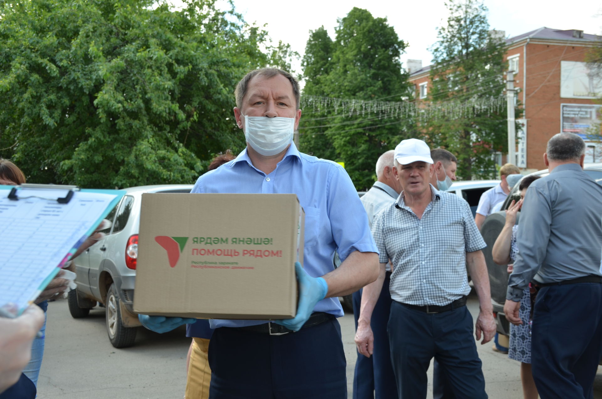 Фура “Ярдәм янәшә! Помощь рядом!” в третий раз доставила в Агрыз продовольственные наборы