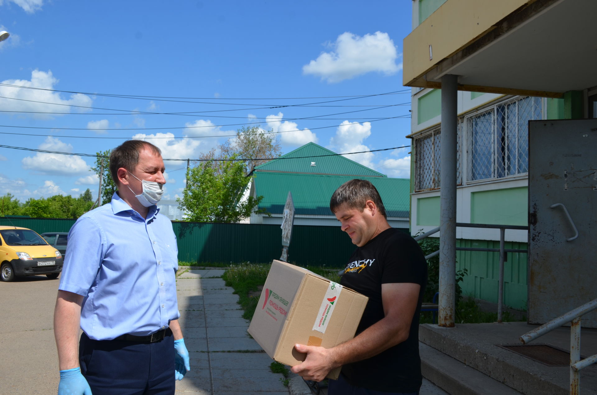 Фура “Ярдәм янәшә! Помощь рядом!” в третий раз доставила в Агрыз продовольственные наборы