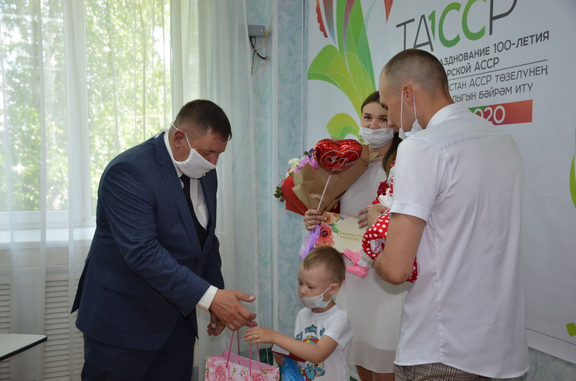 В год 100-летия ТАССР из Агрызского&nbsp;роддома выписали сотого малыша