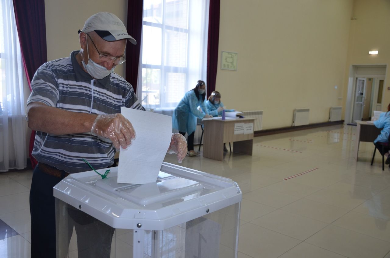 83-летний Рифкат Фаррахов из Агрыза принял участие в голосовании