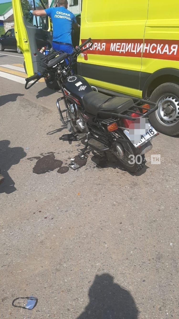 В Агрызе легковушка протаранила мотоцикл, есть пострадавшие (ФОТО)