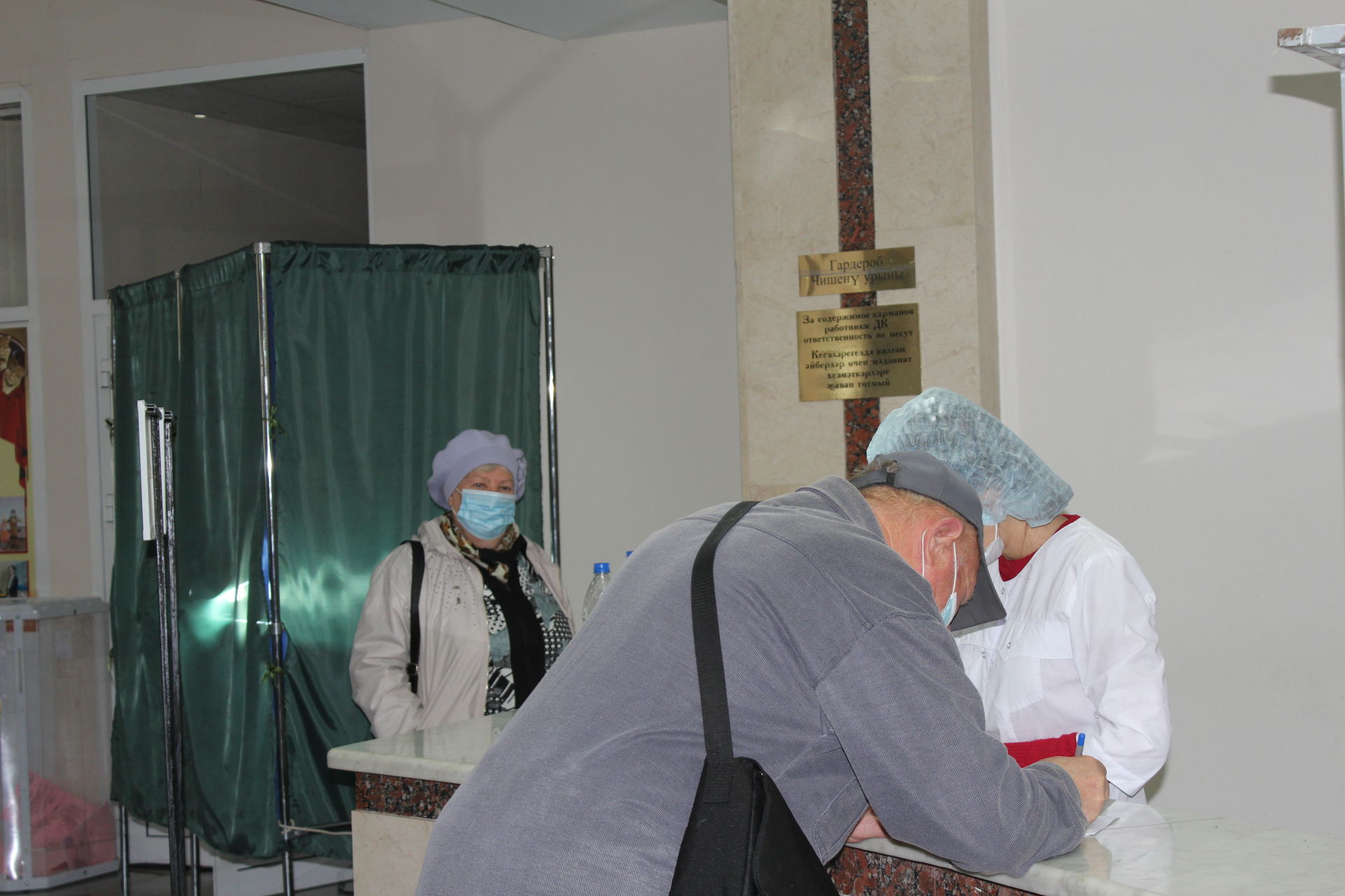 Агрызцам ставят прививки от гриппа прямо на избирательных участках