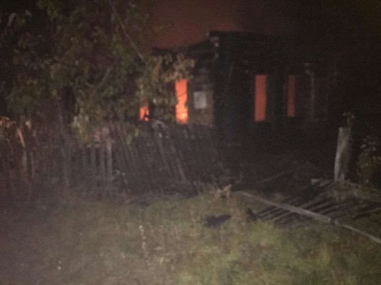 Ночью в результате пожара дотла сгорел дом - погиб хозяин