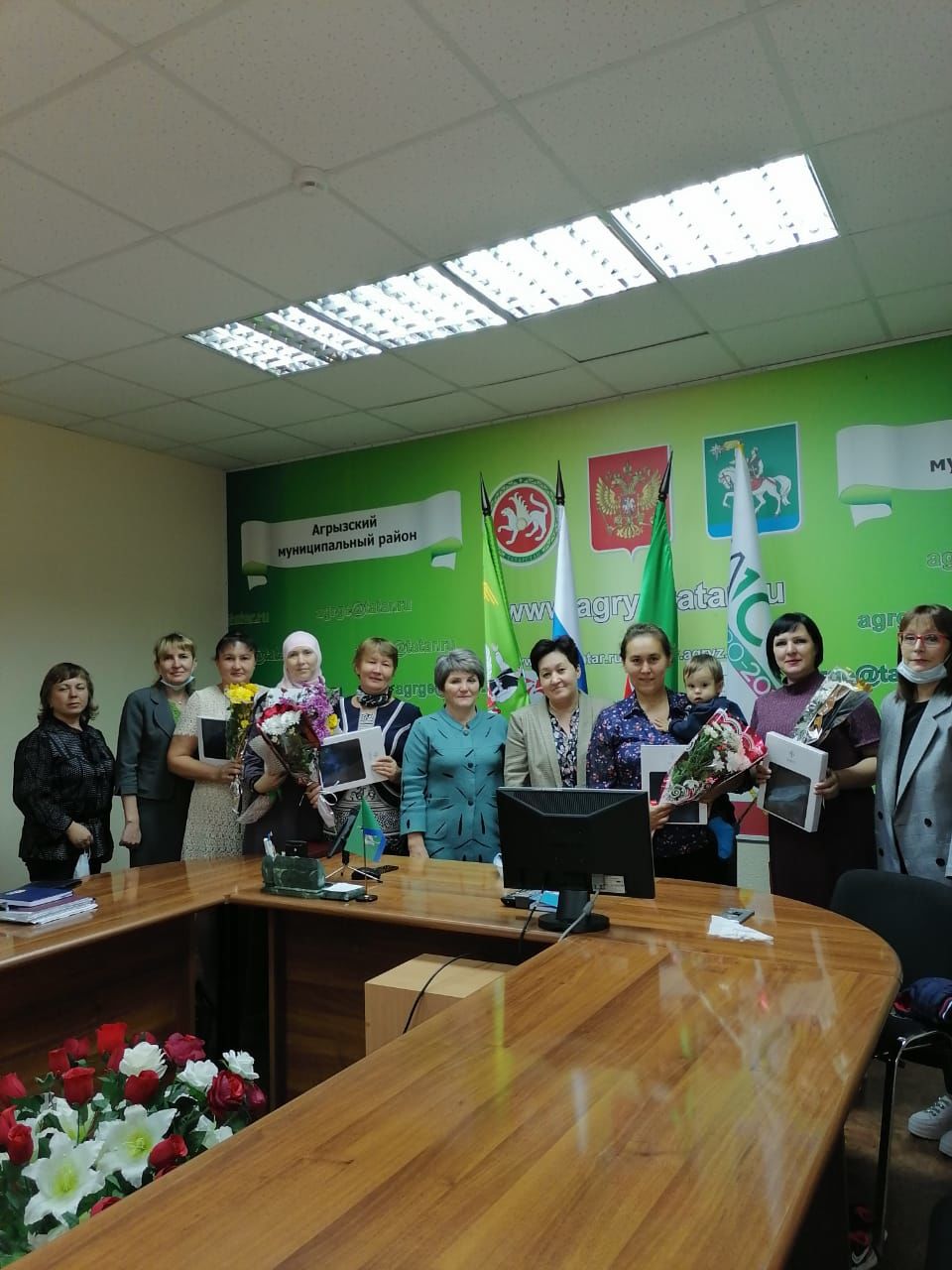 Депутаты вручили планшеты многодетным семьям в Агрызском районе