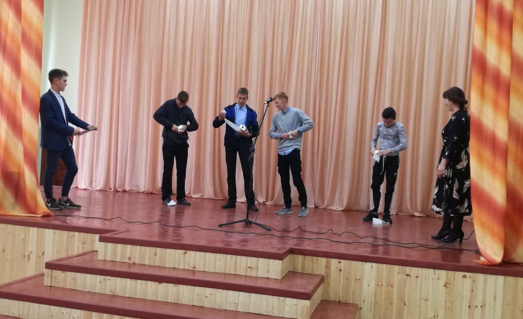 Студентов Агрыза "посвятили" в первокурсники (ФОТО)