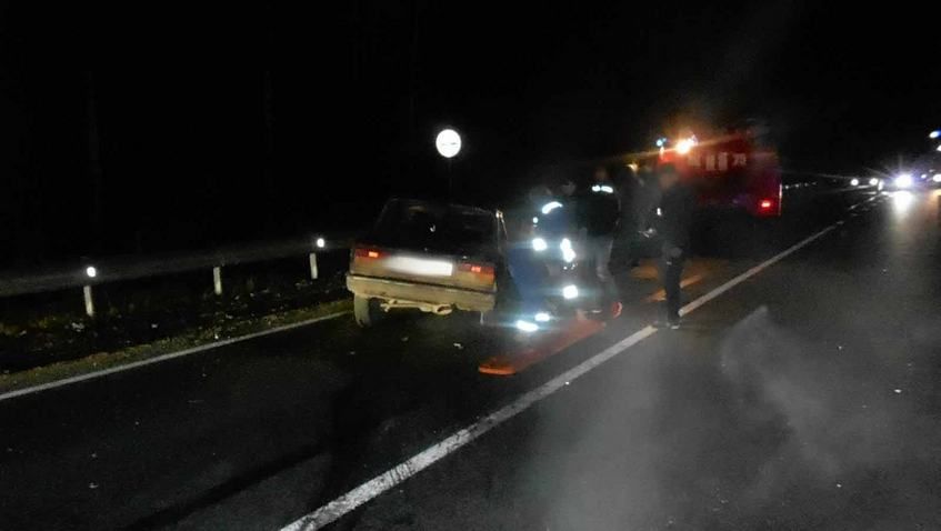 Один погиб, двое в больнице: пьяный водитель столкнулся с грузовиком в Удмуртии