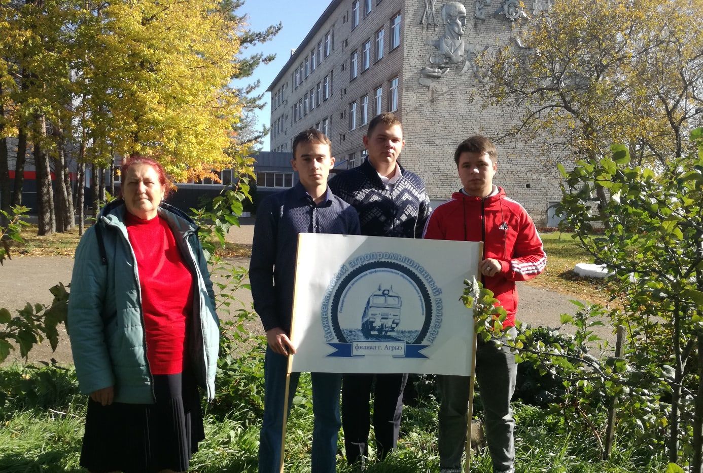 Студенты Агрыза присоединились к проведению акции единого дня высадки деревьев