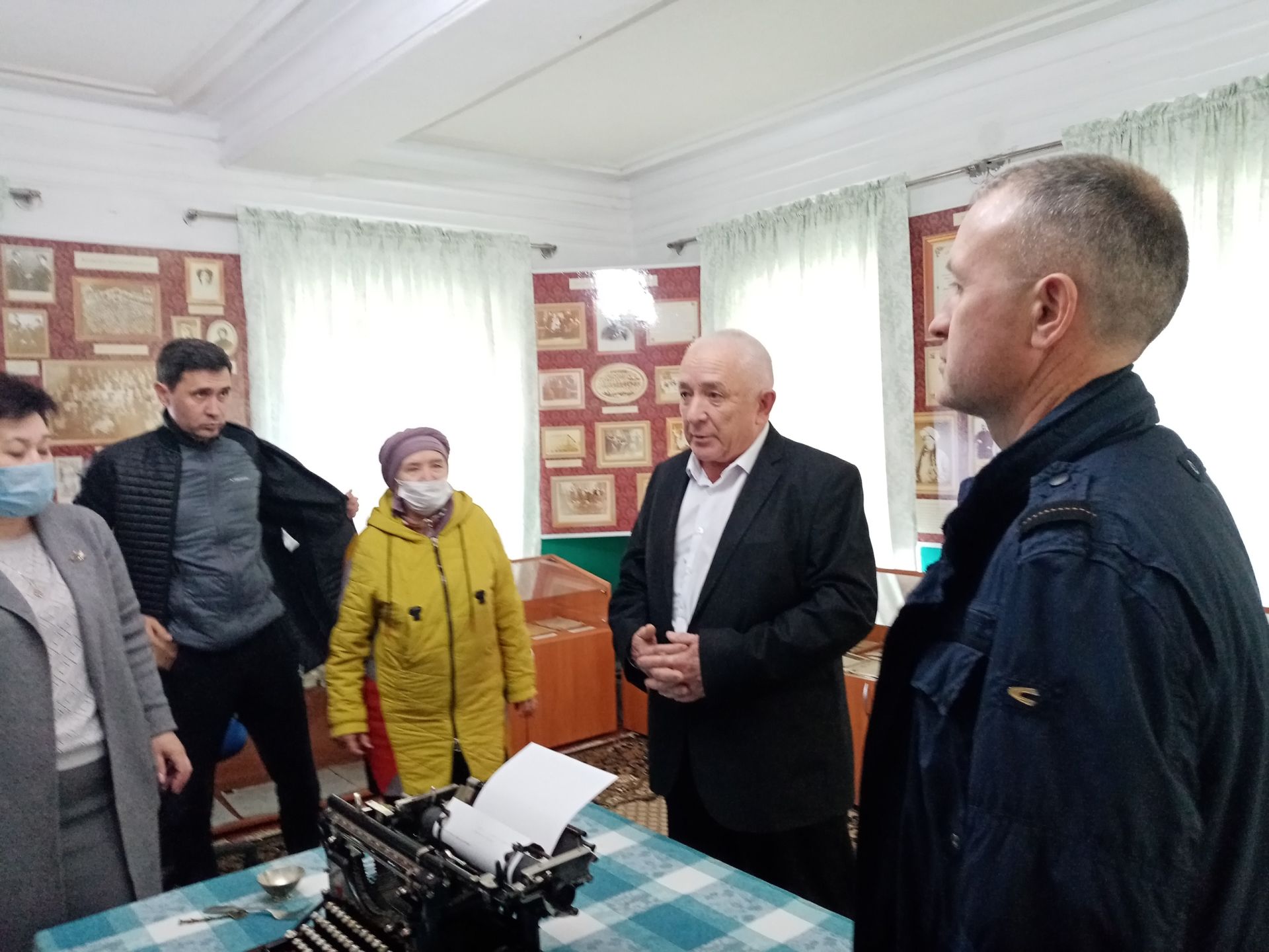 В музей истории села Иж-Бобьи переданы ценные экспонаты знаменитого купца Ахмеджанова