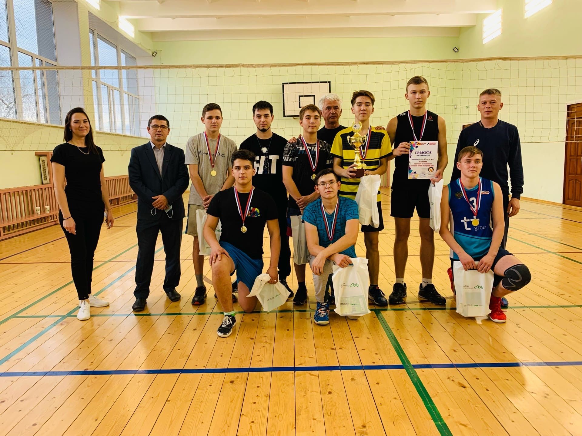 В Агрызе состоялся "Осенний кубок молодежи-2021" по волейболу