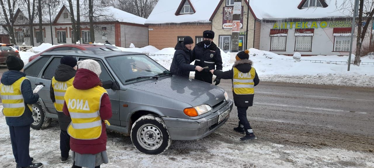 В Агрызском районе продолжается акция "Ребенок-главный пассажир"