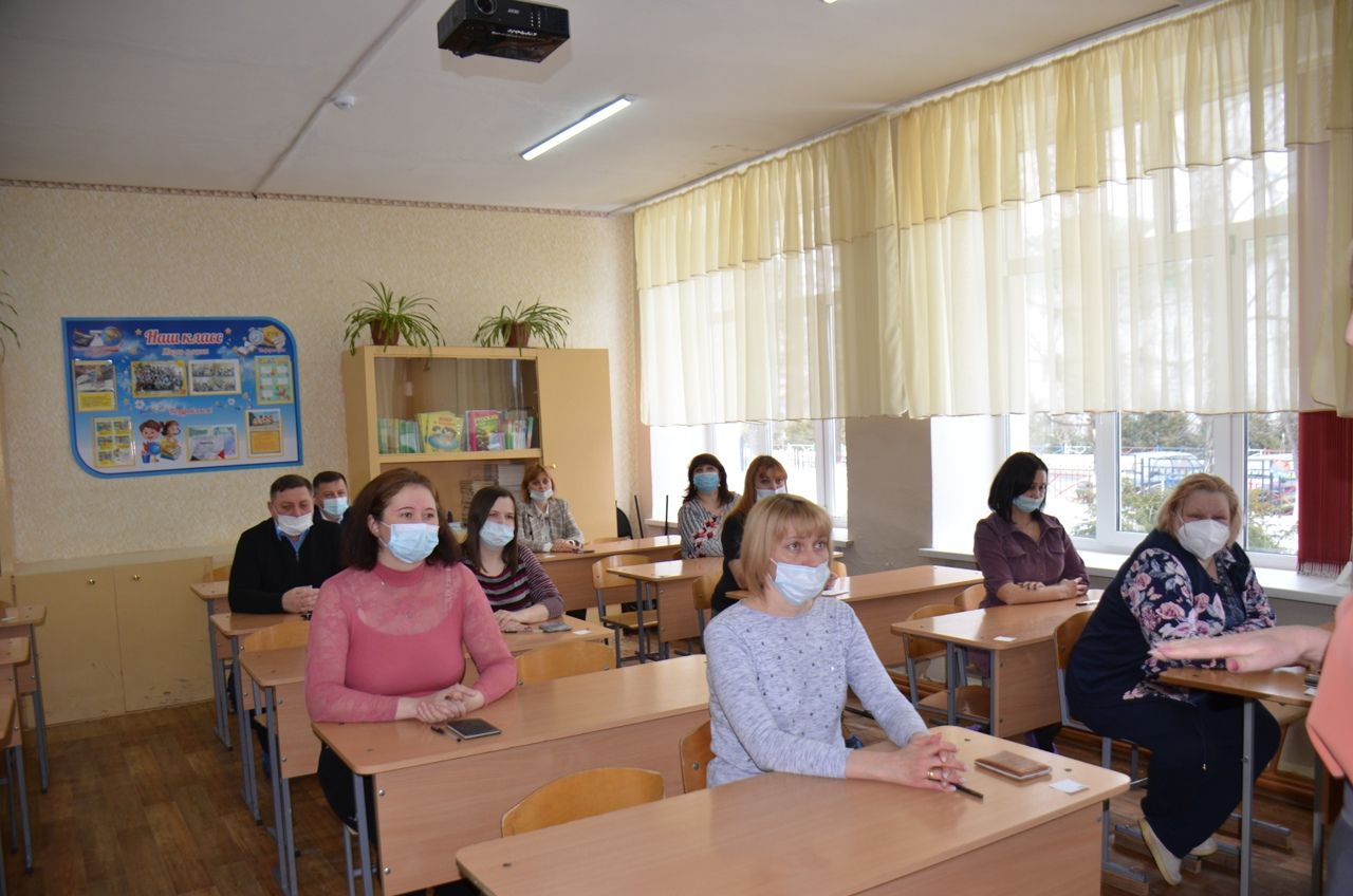 Родители агрызских школьников написали ЕГЭ по русскому языку