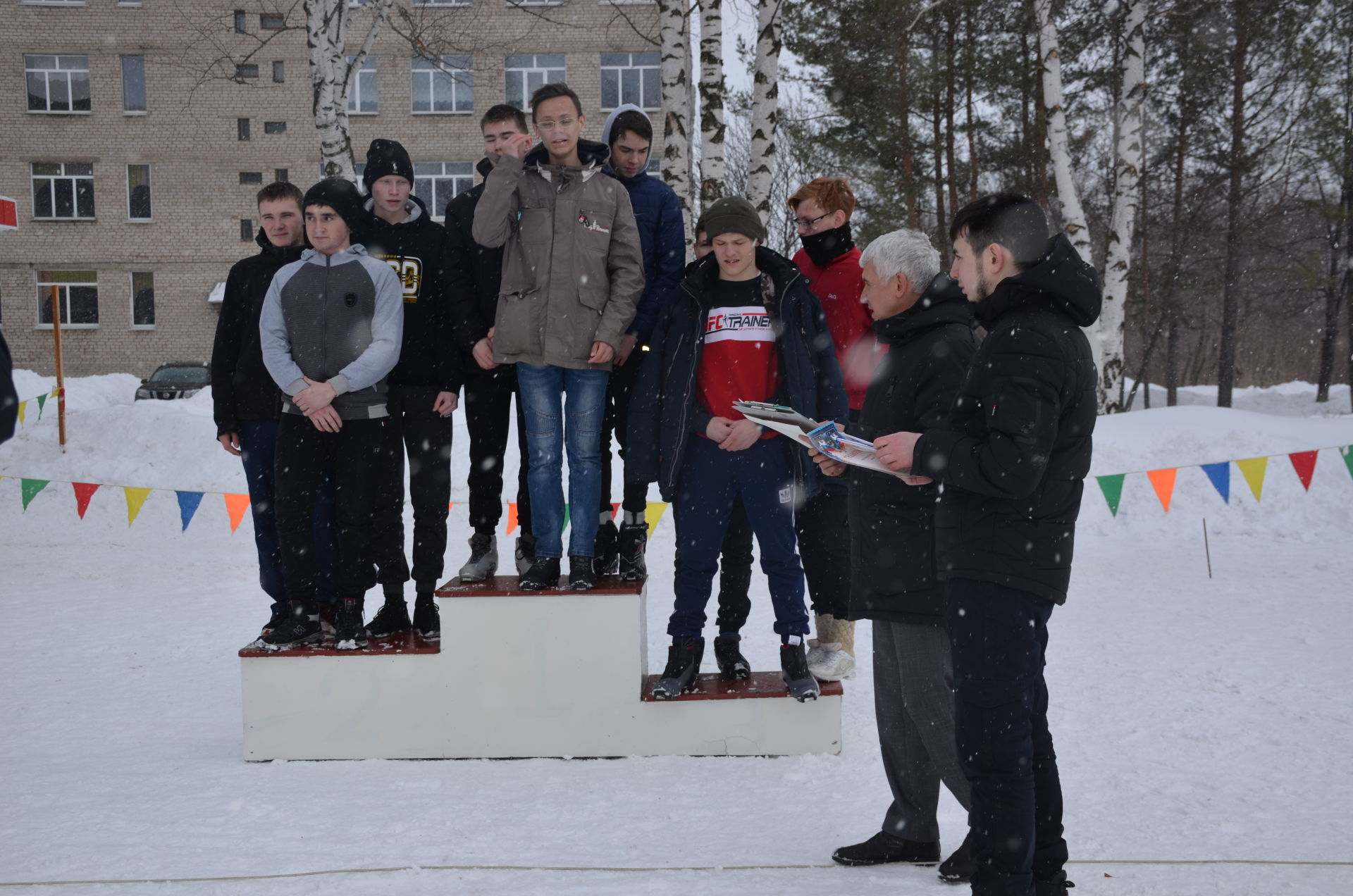Студенты колледжа посоревновались в лыжных гонках (ФОТО)