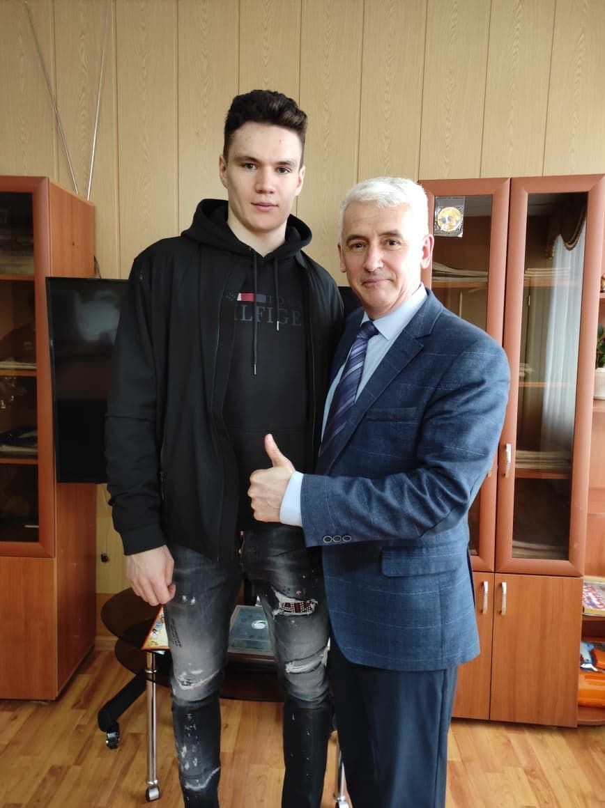 Агрызские студенты поговорили "по душам" с легендарным хоккеистом Максимом Грошевым